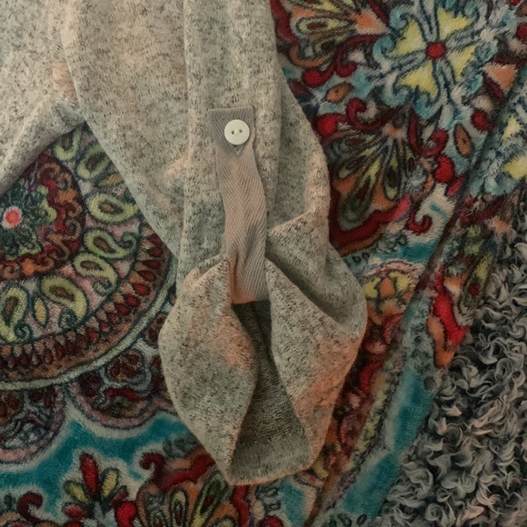 Lightweight Hoodie with Lace Details and 3/4 Sleeves - Picture 6 of 6